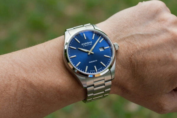 Orologi sotto i 200 euro: il quadrante blu che rivoluziona il tuo look